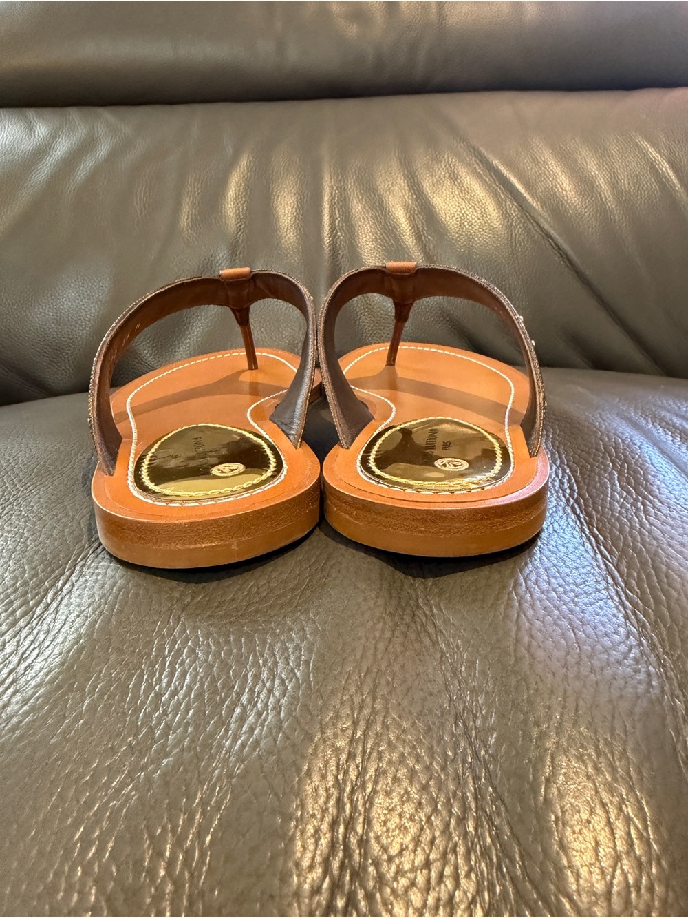 Louis Vuitton SUNNY FLAT THONG - Picture 8 of 11